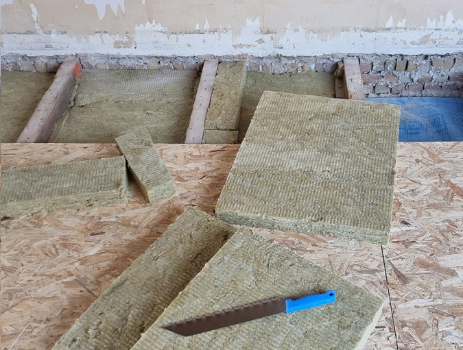 Houten vloer isoleren van bovenaf met steenwol
