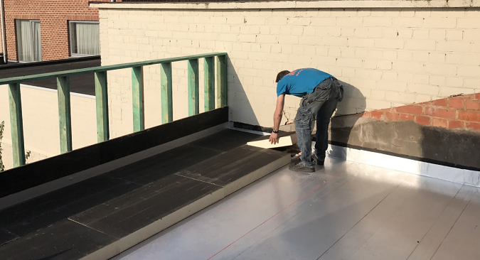 Plat dak isolatie buitenzijde met PIR platen